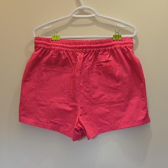 Hudson’s Bay North Bright Pink Women's Cargo Shorts Size Large - Picture 2 of 4